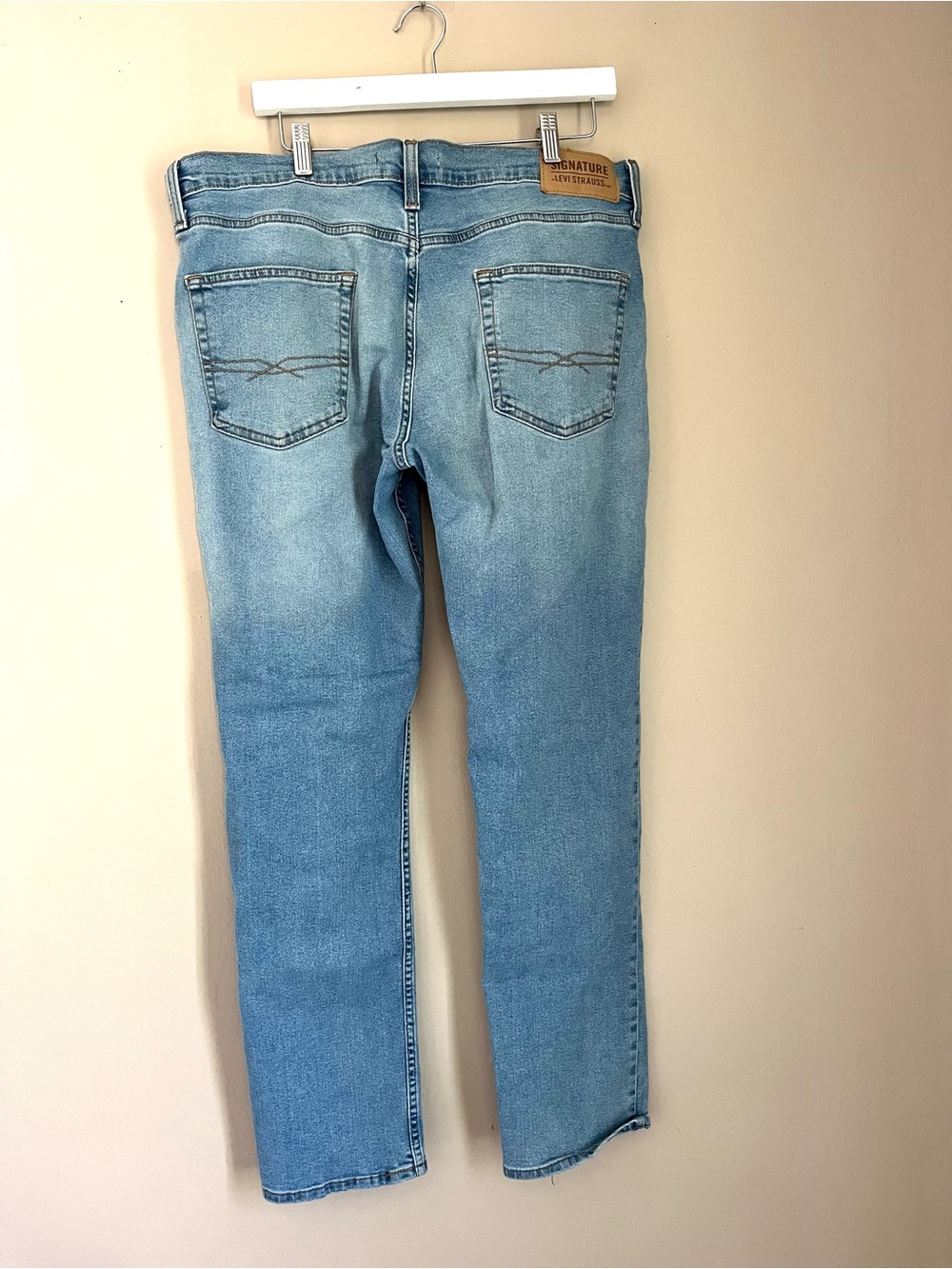 Levi's Slim Straight Signature Men's Jeans in Medium Blue Wash - Picture 4 of 10